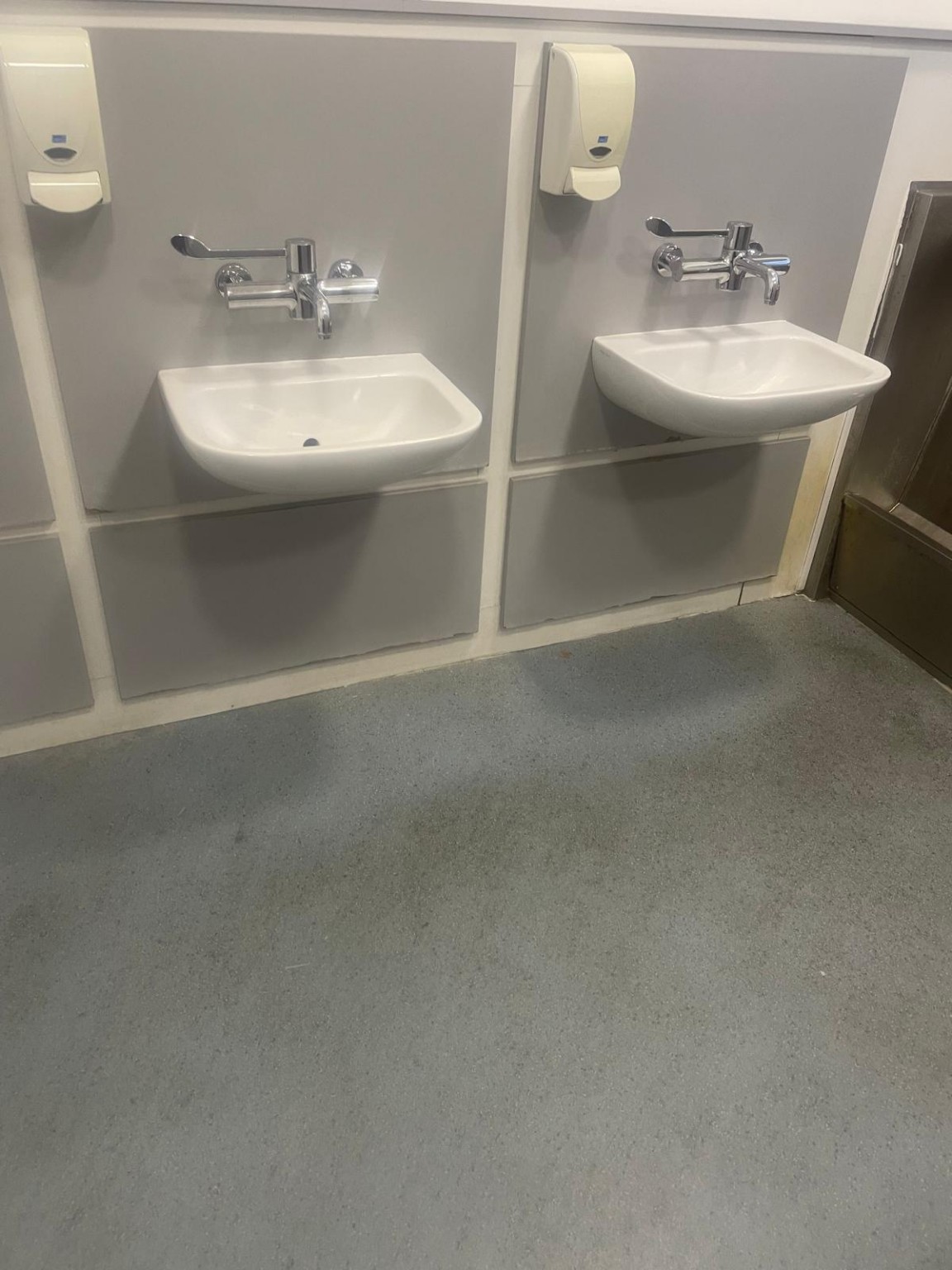 Commercial washroom basin plumbing